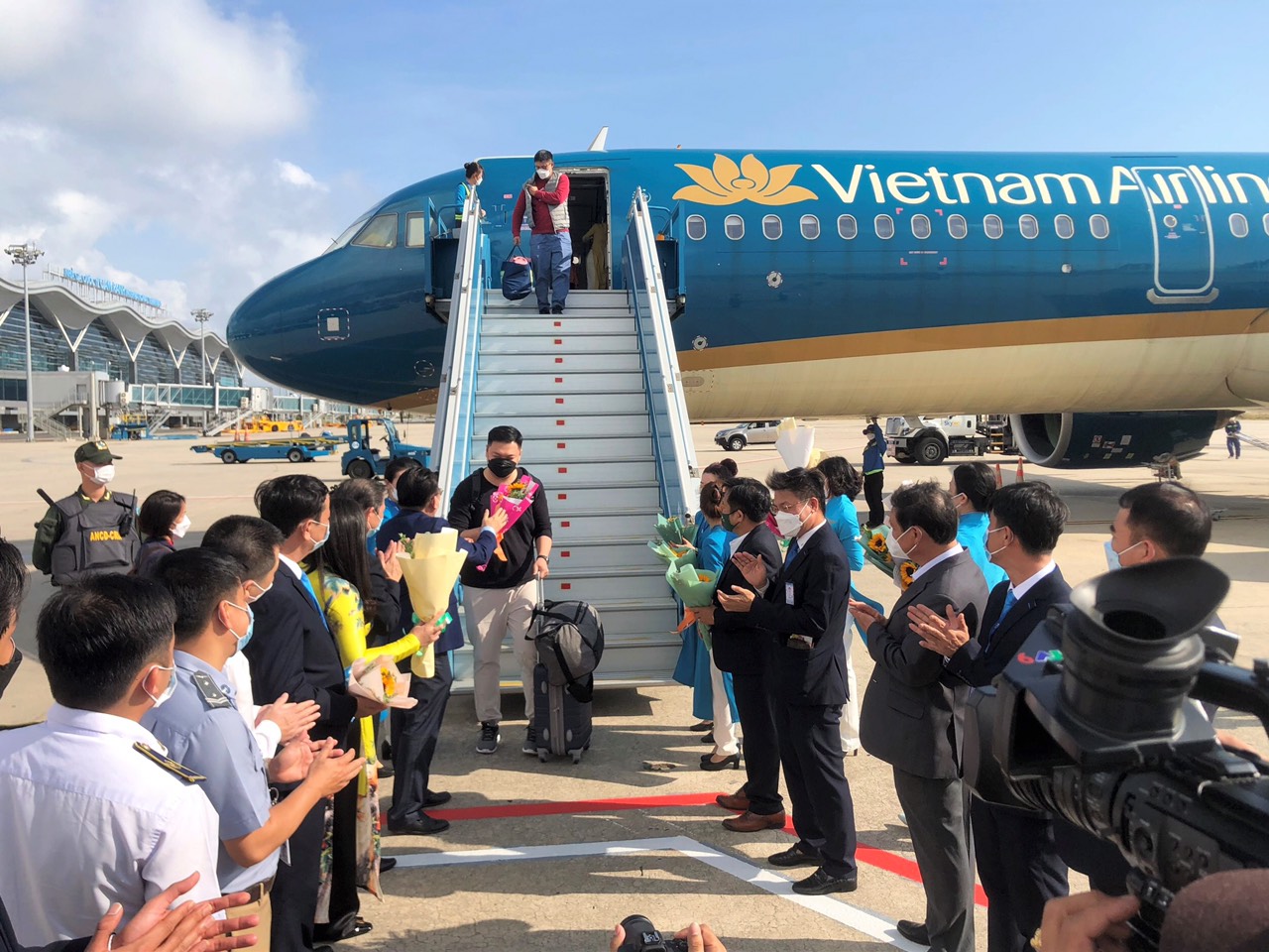 Chuyến bay đầu tiên hoàn thành tốt đẹp đã đánh dấu sự khởi đầu thuận lợi của du lịch Khánh Hòa trong năm Nhâm Dần 2022.
